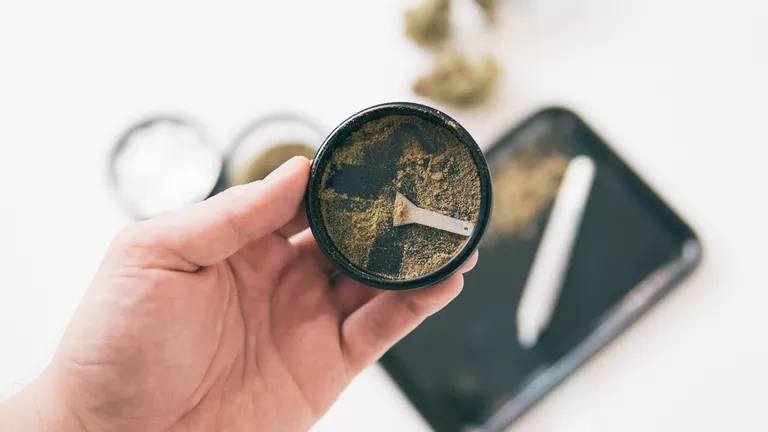 With a simple grinder you can collect kief at home, to spice up your next blunt.